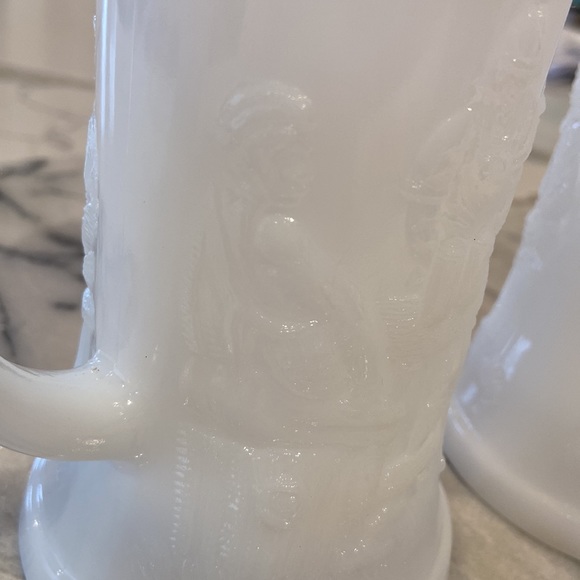 Rare Pair of Vintage Federal Milk Glass Beer Steins. - Picture 6 of 7